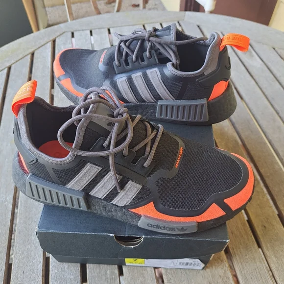 adidas gazelle silver green womens Adidas Men's NMD_R1 Spectoo Grey Low Top Sneakers